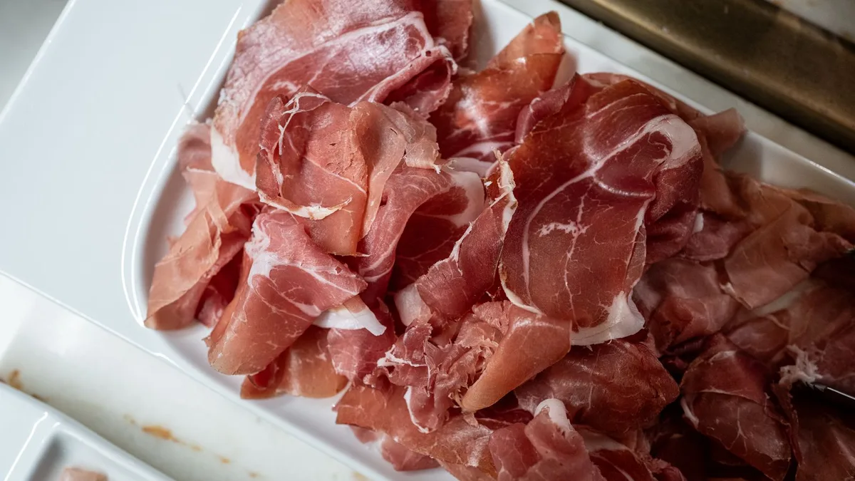 Jambon de Bayonne : non, à éviter pendant la grossesse