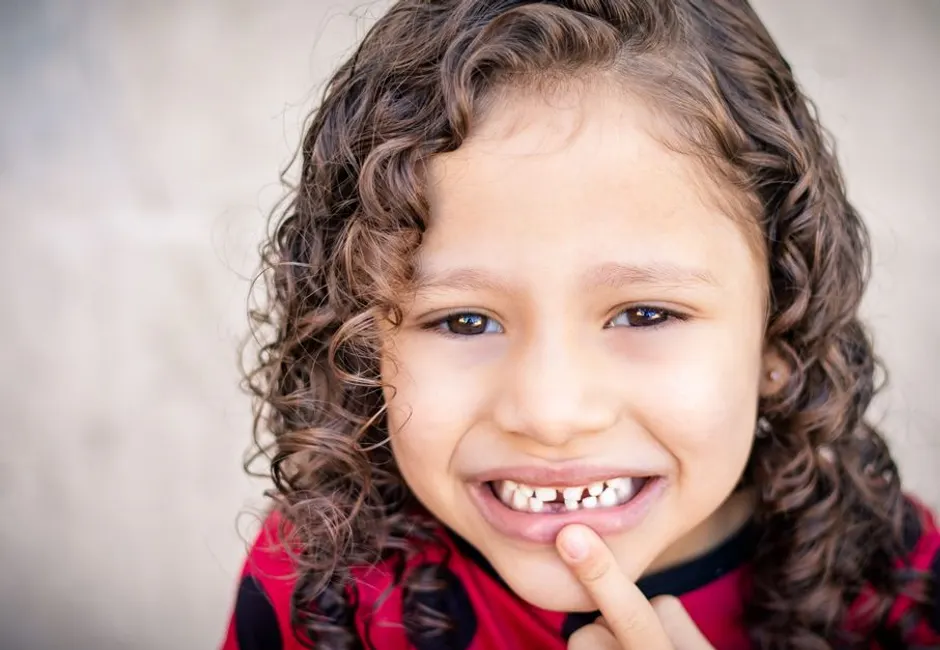 Chute des dents de lait : à quel âge et dans quel ordre ?