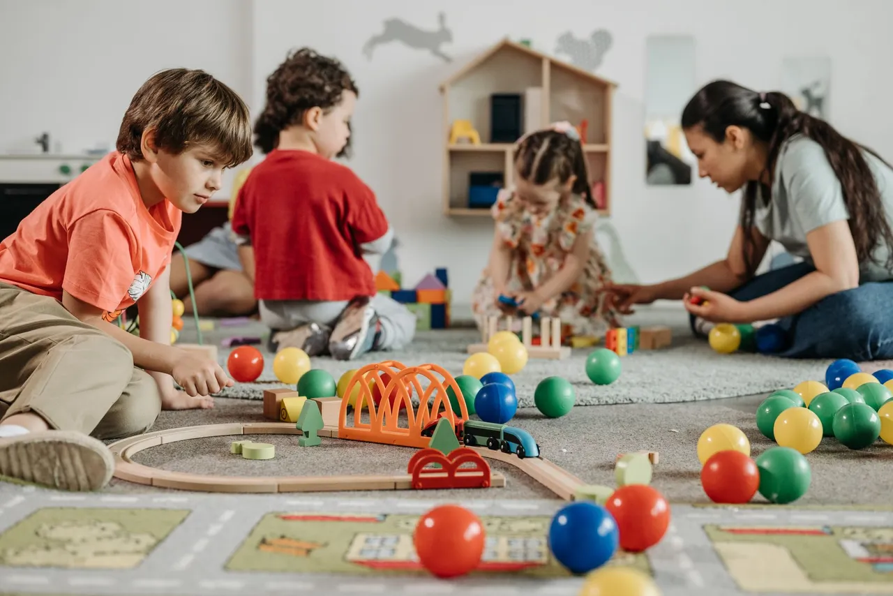 Crèche ou nounou en 2026 : le comparatif en chiffres