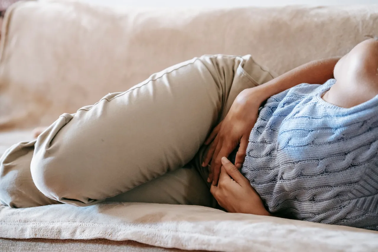 Douleurs de règles en début de grossesse : est-ce normal ?