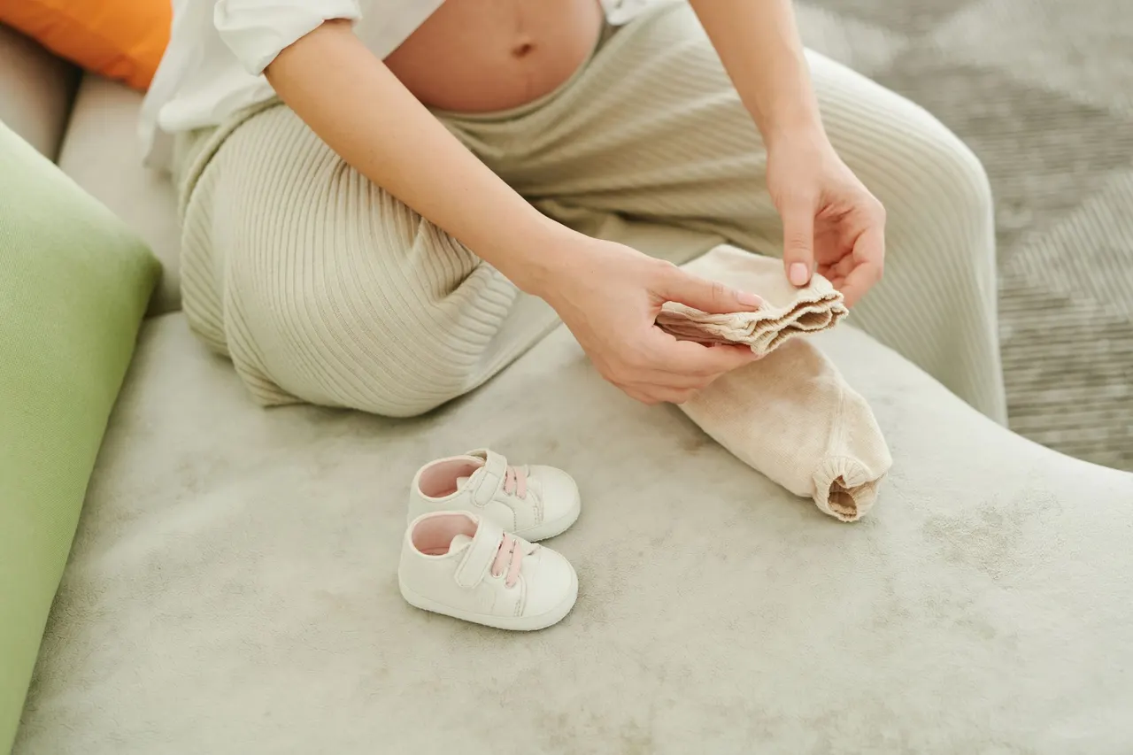 Quand préparer sa valise de maternité : la frise par semaine