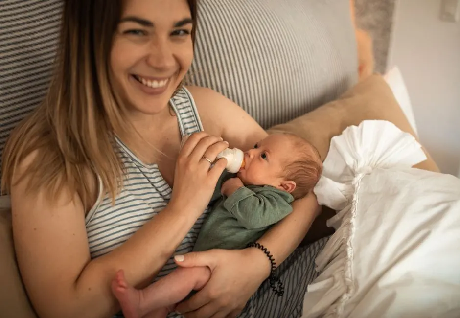 Réchauffer le lait maternel : la méthode sûre, étape par étape
