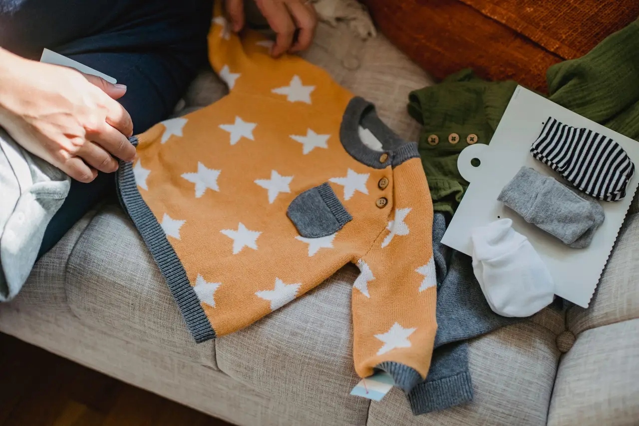 Valise de maternité pour bébé : la liste et les quantités