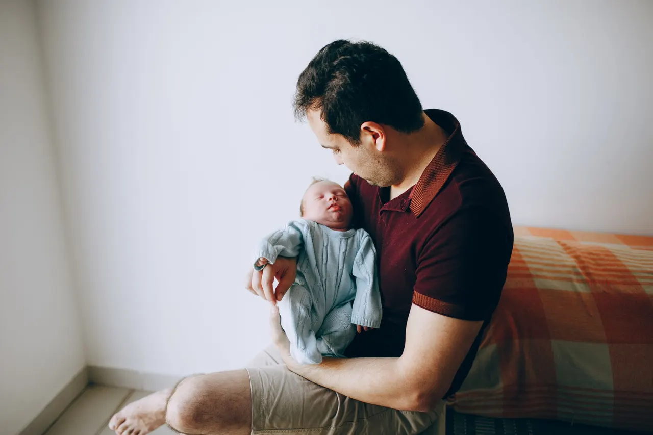 Valise de maternité du papa ou du co-parent : la liste